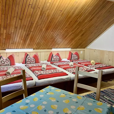 Hostel Budget Izba Pre Velku Rodinu Alebo Skupinu Priatelov Lubochna